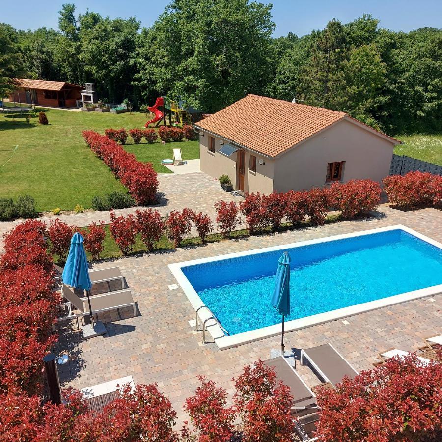 Guest House Flora Pazin Buitenkant foto